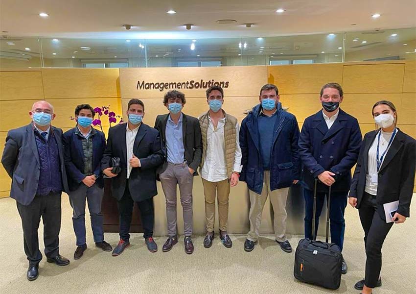 Un grupo de alumnos del Grado Superior de Administración y Finanzas visitó Management Solutions