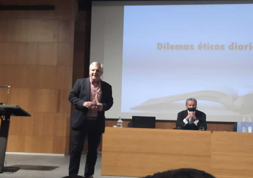 Conferencia con el Doctor D. Pablo Gutiérrez.