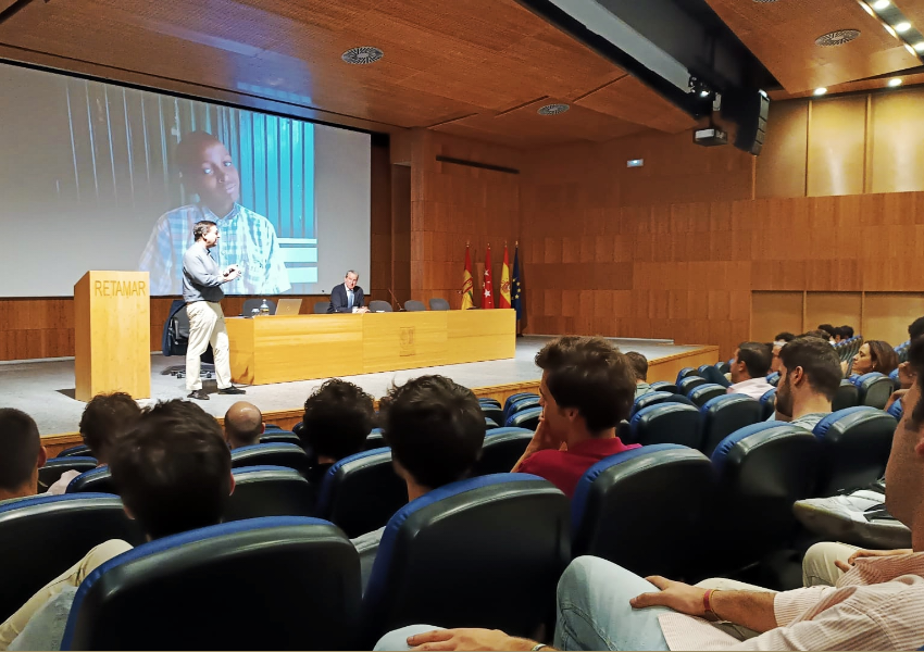CONFERENCIA: KENIA, 100 PARES DE ZAPATOS