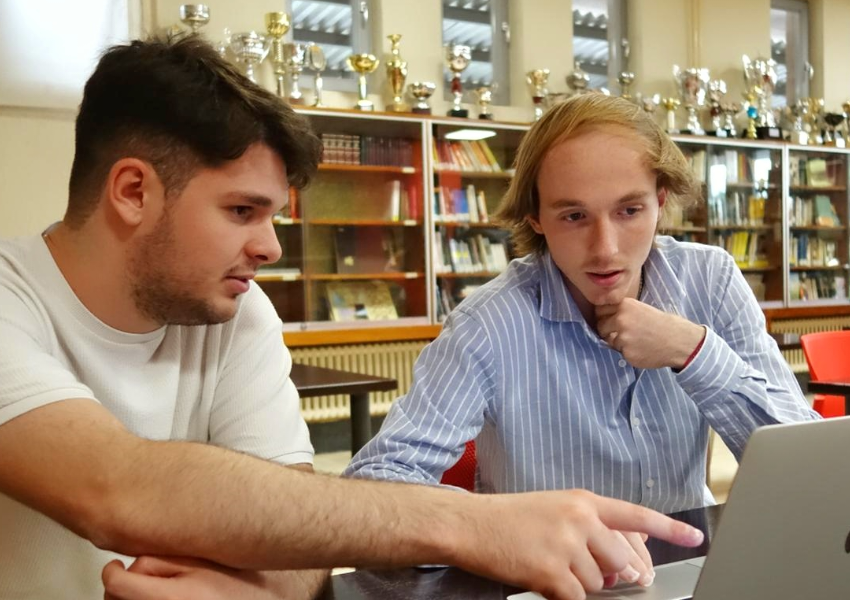 PROYECTO FIN DE CICLO Aarón Cazaña y Artur Lobo de Administración y Finanzas
