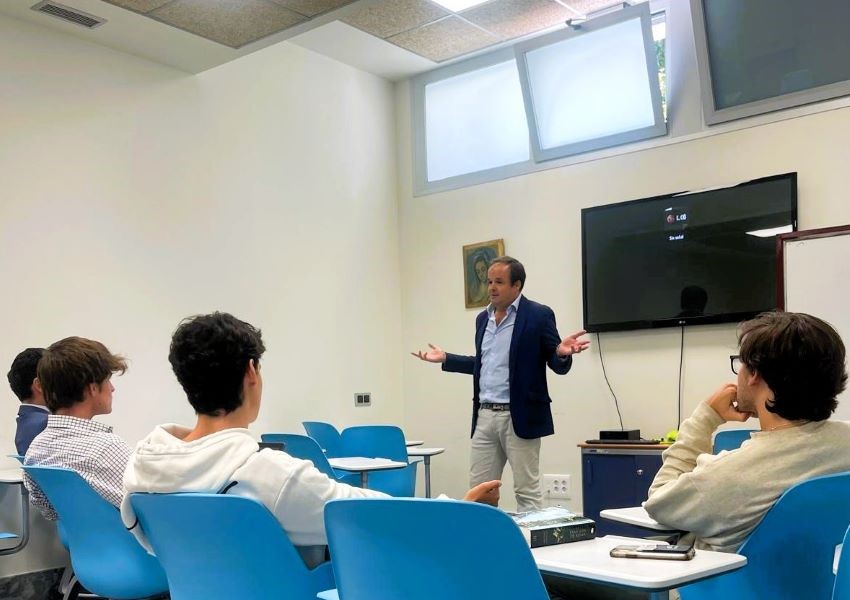 Visita de Rafael Martínez-Echevarría: docente, emprendedor y padre de familia