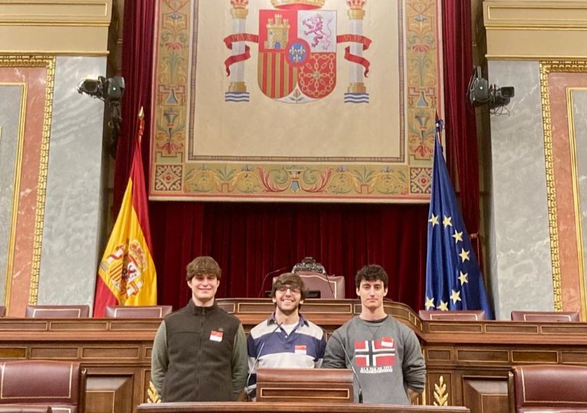Los alumnos de Retamar Formación Profesional se dan una cita con la historia