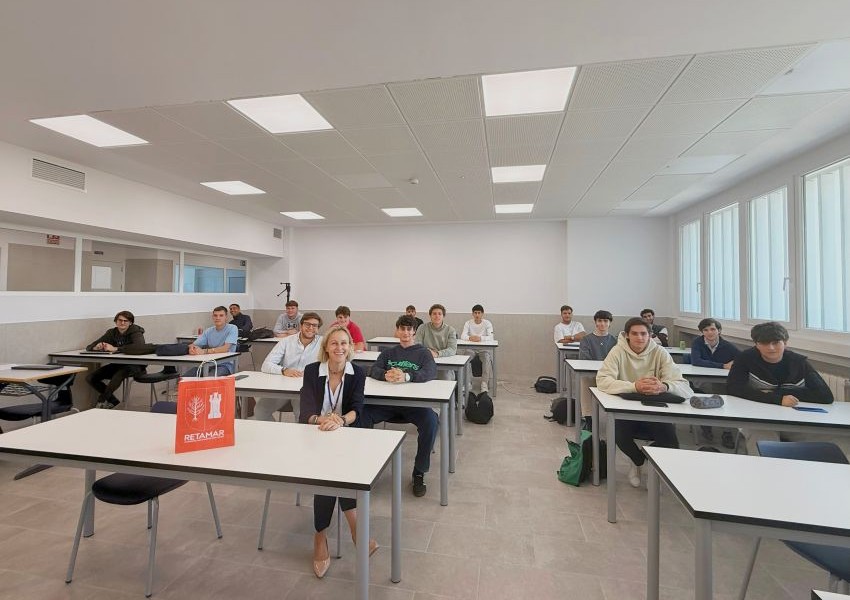 Cristina Tuñón inspira a los alumnos de Retamar con su visión sobre liderazgo y energías renovables