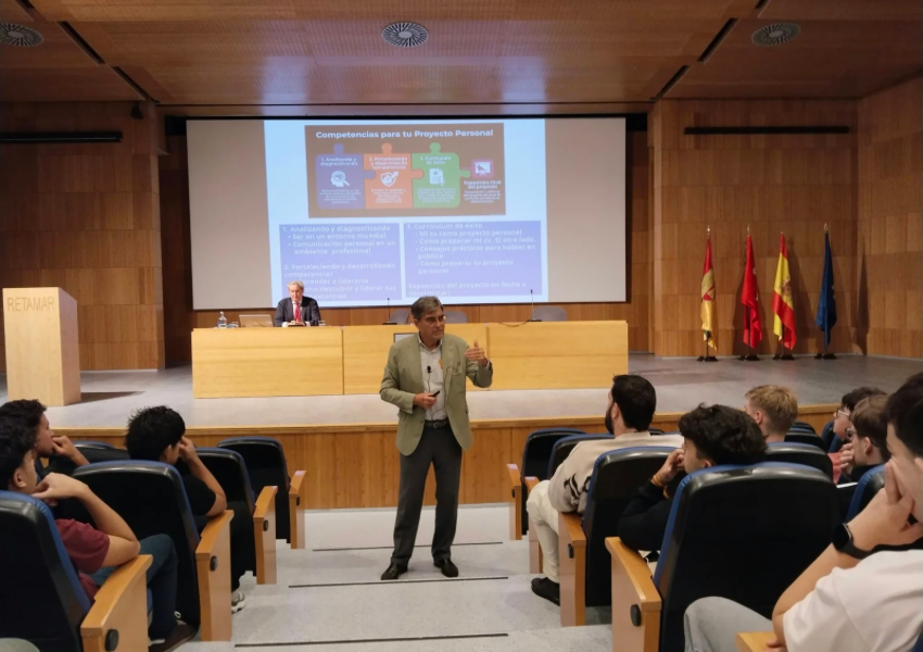 Adolfo Cazorla: “El futuro profesional se construye mucho más allá del expediente académico”